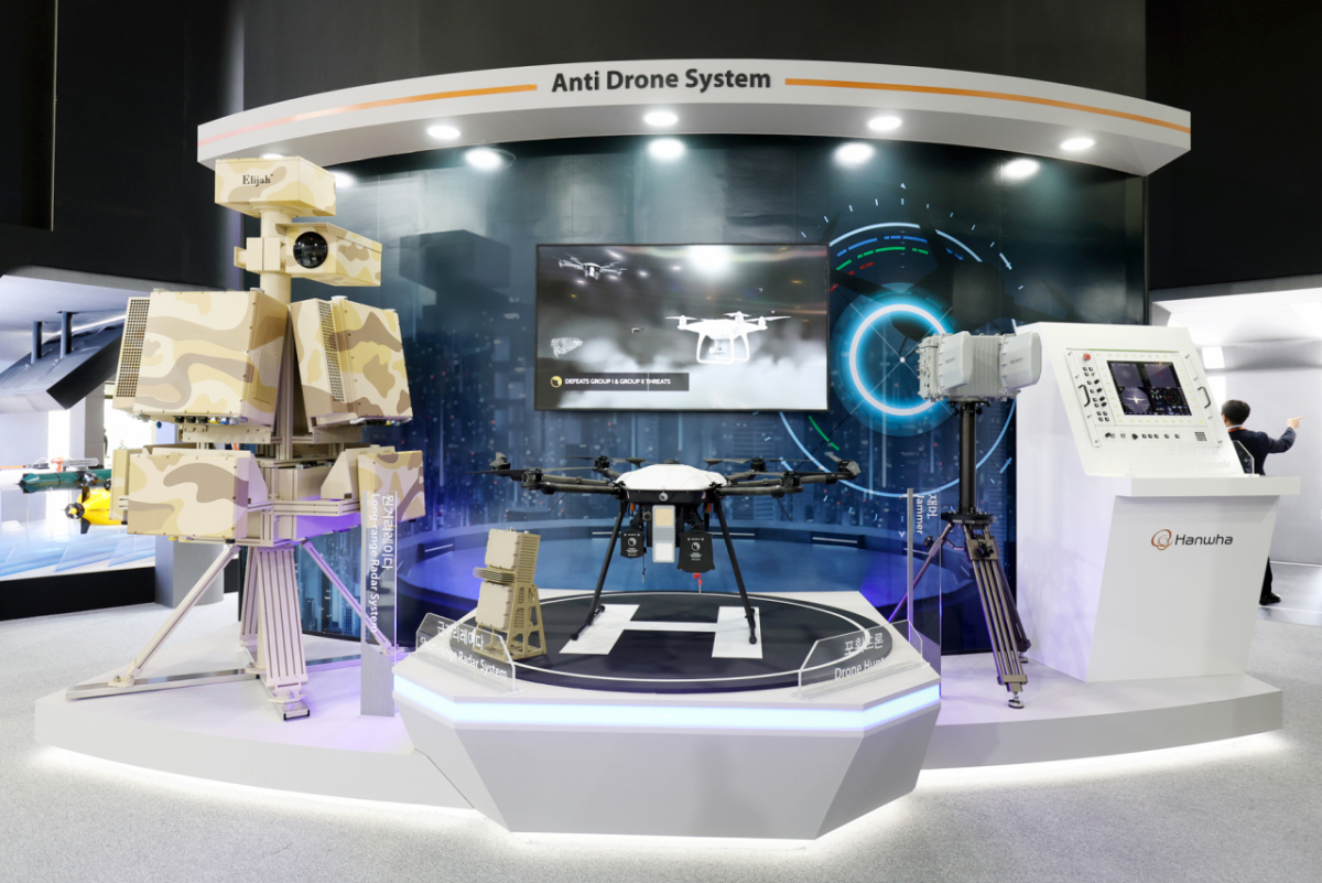 한화시스템이 지난 2023년 부산 벡스코에서 열린 MADEX(극제 해양방위 산업전)에서 선보인 안티드론 시스템 /사진제공=한화시스템 