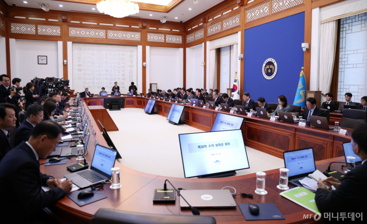 (서울=뉴스1) 허경 기자 = 이재명 대통령이 16일 청와대에서 열린 수석보좌관회의에서 발언을 하고 있다. 2026.4.16/뉴스1  Copyright © 뉴스1. All rights reserved. 무단 전재 및 재배포,  AI학습 이용 금지. /사진=(서울=뉴스1) 허경 기자