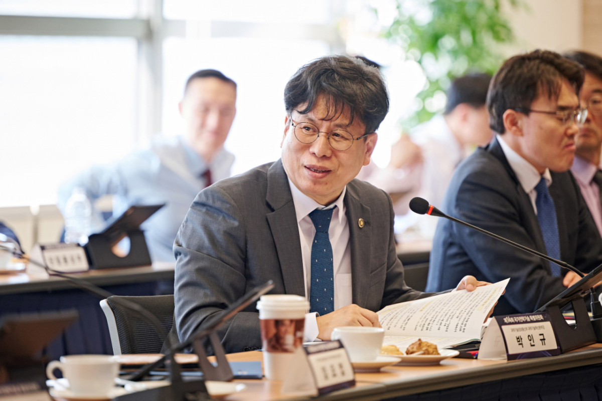 박인규 과학기술정보통신부 과학기술혁신본부장이 15일 오후 서울 종로구 광화문교보빌딩 국가과학기술자문회의 대회의실에서 열린 제14회 국가전략기술 특별위원회를 주재하고 있다. /사진=과학기술정보통신부