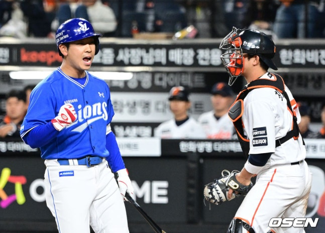 삼성 애해승(왼쪽)이 14일 한화전 9회초 밀어내기 볼넷을 얻어내고 있다. /사진=OSEN
