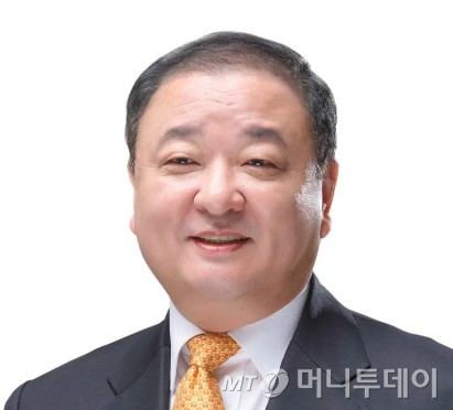 (서울=뉴스1) 이재명 기자 = 이재명 대통령이 16일 민주평화통일자문회의 수석부의장에 강창일 한라대학교 석좌교수를 임명했다. (청와대 제공. 재판매 및 DB 금지) 2026.4.16/뉴스1 Copyright © 뉴스1. All rights reserved. 무단 전재 및 재배포, AI학습 이용 금지. /사진=(서울=뉴스1) 이재명 기자