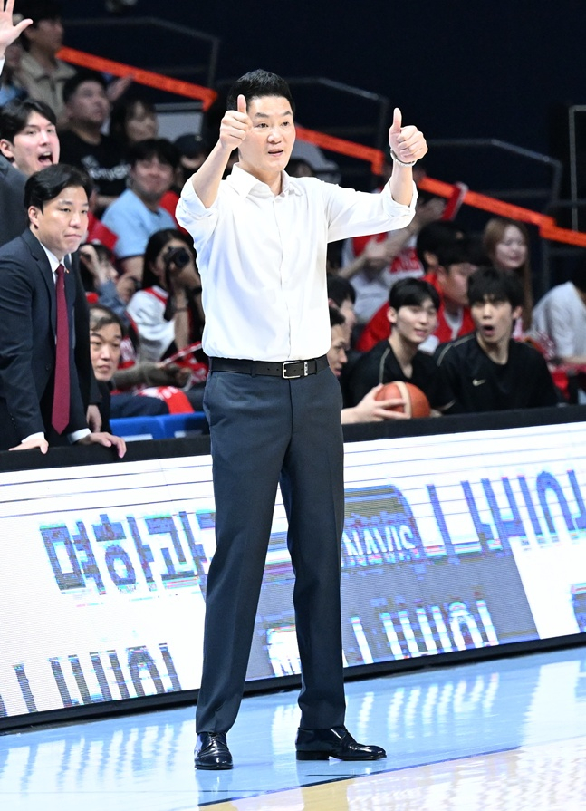 전희철 SK 감독. /사진=KBL