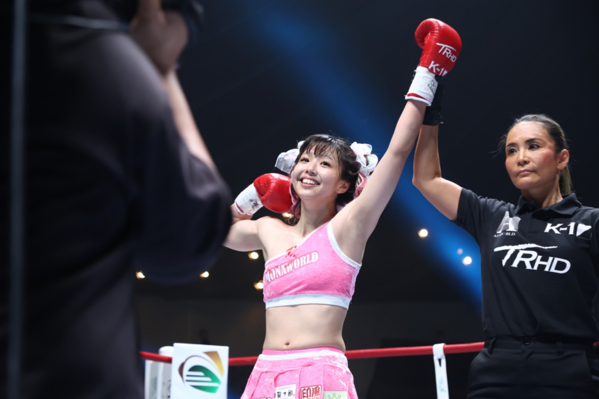 기무라 모나가 승리 후 미소짓고 있다. /사진=K-1 공식 사회관계망서비스(SNS)