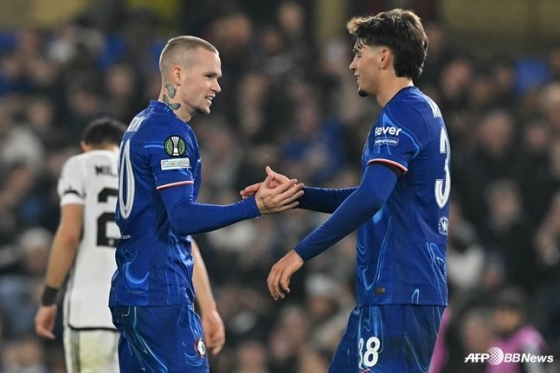 미하일로 무드리크(왼쪽). /AFPBBNews=뉴스1