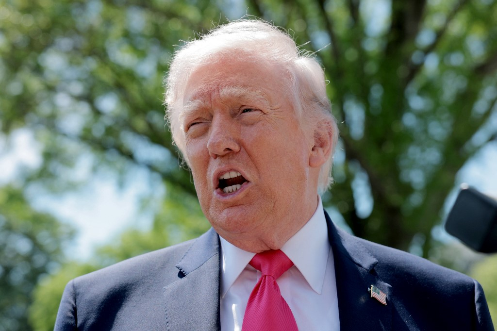 도널드 트럼프 미국 대통령이 16일(현지시간) 백악관에서 미국과 이란의 종전 합의가 임박했다며 양국의 추가 협상이 이르면 주말에 열릴 수도 있다고 말했다. /AFPBBNews=뉴스1