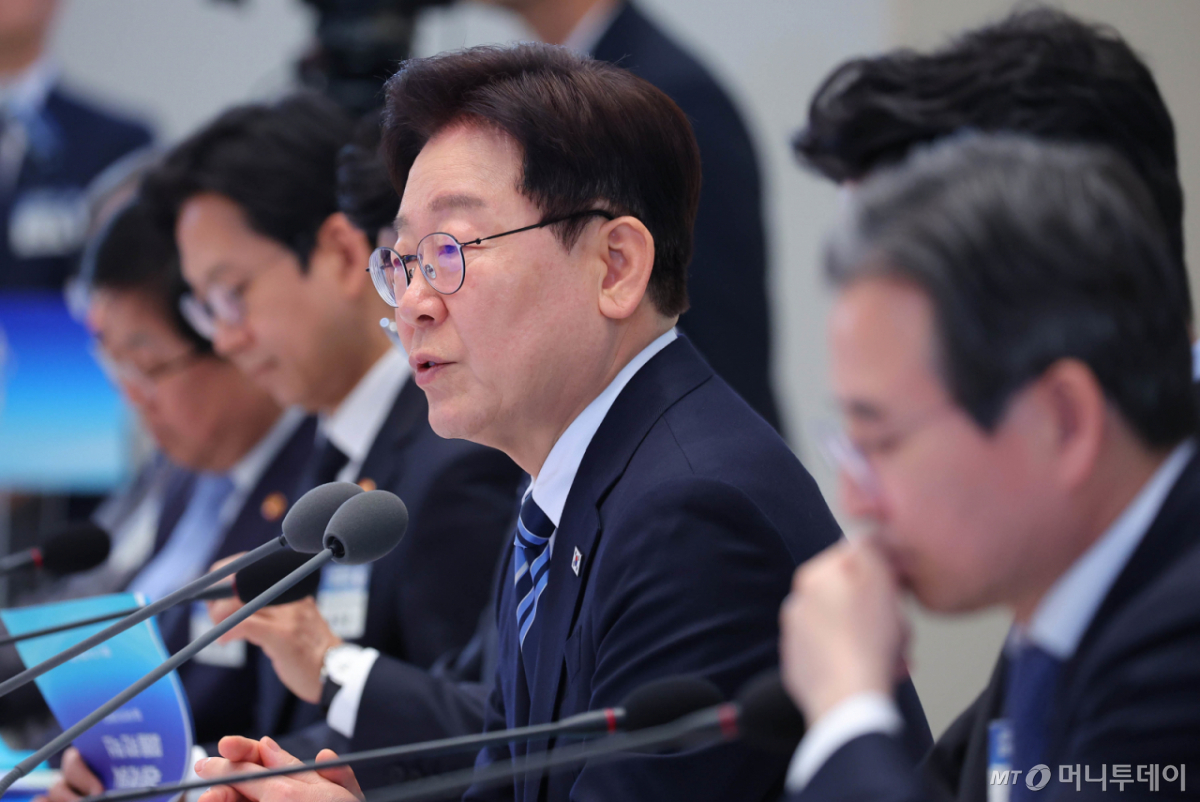 (서울=뉴스1) 이재명 기자 = 이재명 대통령이 17일 청와대에서 열린 공공기관 및 유관기관 업무보고에서 발언을 하고 있다. 2026.4.17/뉴스1  Copyright © 뉴스1. All rights reserved. 무단 전재 및 재배포,  AI학습 이용 금지. /사진=(서울=뉴스1) 이재명 기자