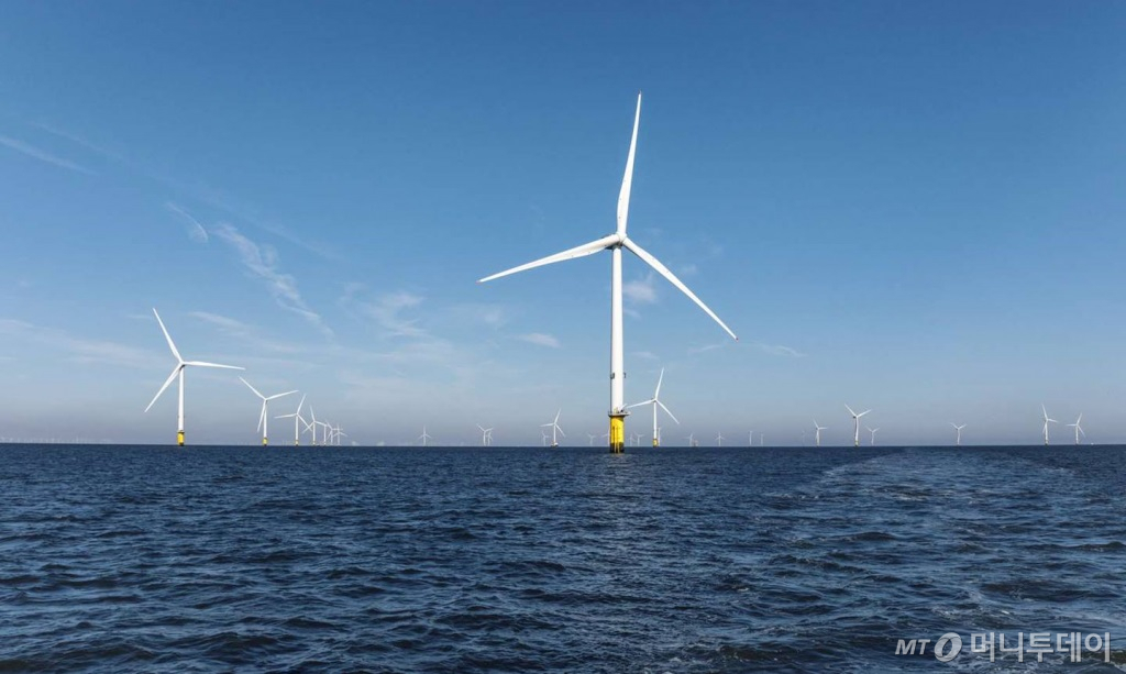 혼시 2 해상풍력단지. 오스테드가 영국 북해에 개발한 1.4GW 규모 해상풍력단지로, 영국 140만 가구에 전력을 공급할 수 있다. 이 해상풍력발전 단지에는 포스코 강재가 사용됐다. /사진제공=포스코
