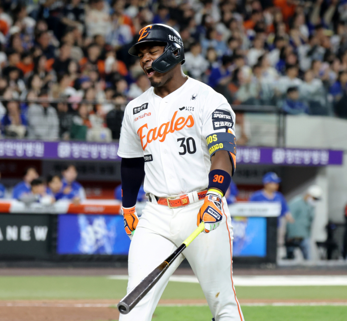 한화 2번타자 페라자가 14일 대전한화생명볼파크에서 열리는 2026KBO리그 한화이글스와 삼성라이온즈 경기 6회말 잘 맞은 타구가 잡히자 아쉬워하고 있다. 2026.04.14. /사진=강영조 선임기자