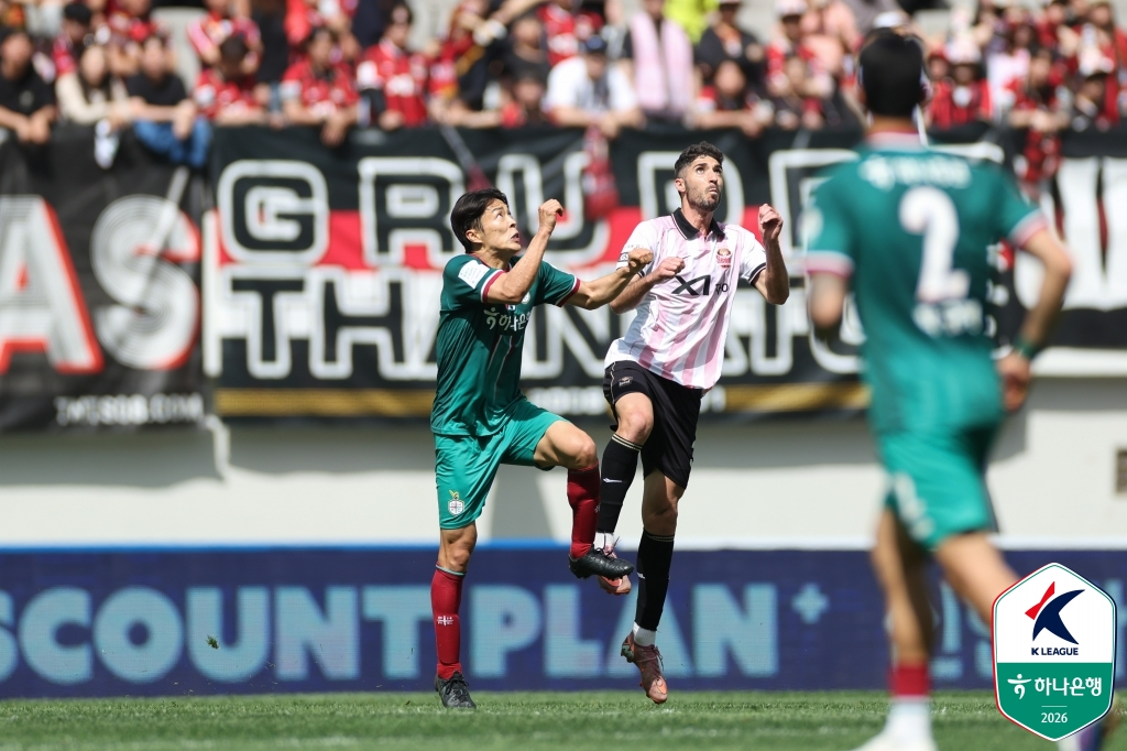 마사(왼쪽)와 로스. /사진=한국프로축구연맹 제공