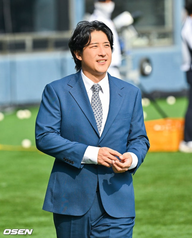 현재 해설위원으로 활동하고 있는 황재균.