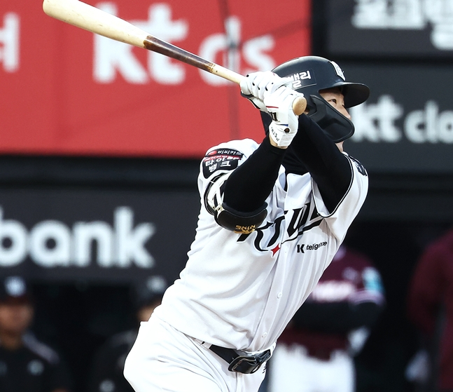 최원준의 타격 장면. /사진=KT 위즈