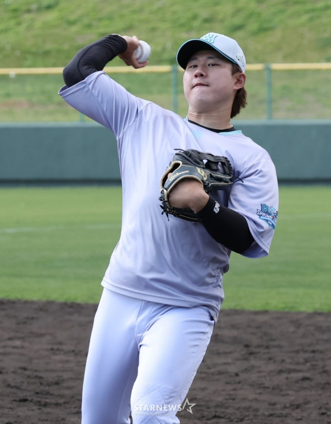 지난 2월 오키나와에서 훈련을 하고 있는 최원준의 모습. /사진=김진경 대기자