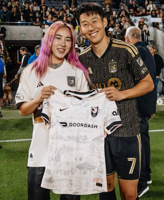 엔도 준(왼쪽)과 손흥민. /사진=엔도 준 SNS 갈무리