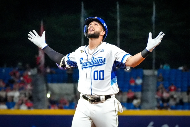 세리머니를 하는 리베라토. /사진=푸방 가디언스 공식 SNS