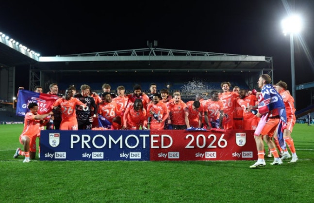 코번트리 시티 선수들이 승격 기쁨을 만끽하고 있다. /사진=코번트리 시티 공식 SNS 갈무리