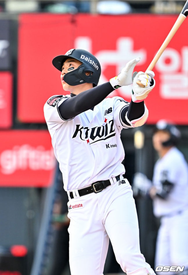 장준원 타격 장면.