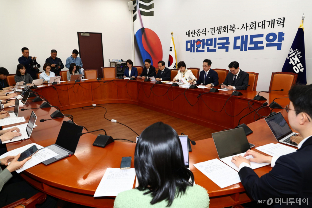 19일 오전 서울 여의도 국회에서 윤석열 정치검찰 조작기소 국조특위 더불어민주당 위원 기자간담회가 열리고 있다./사진=뉴시스