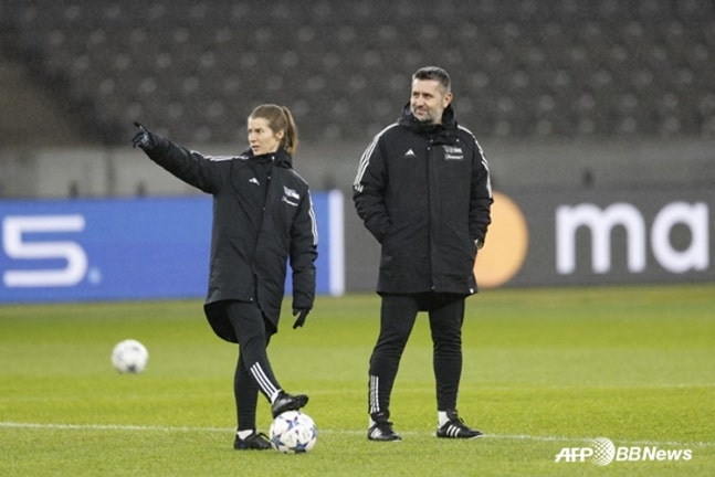 마리-루이즈 에타(왼쪽) 감독. /AFPBBNews=뉴스1