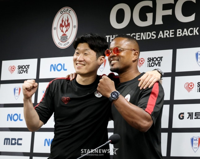 OGFC와 경기 전 기자회견에 참석한 서정원(왼쪽) 감독과 염기훈. /사진=강영조 선임기자