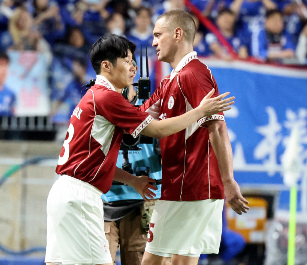 OGFC  박지성이 19일 수원 월드컵경기장에서 열린 OGFC와 수원 삼성의 레전드 매치 후반 교체투입되고 있다. /사진=강영조 선임기자