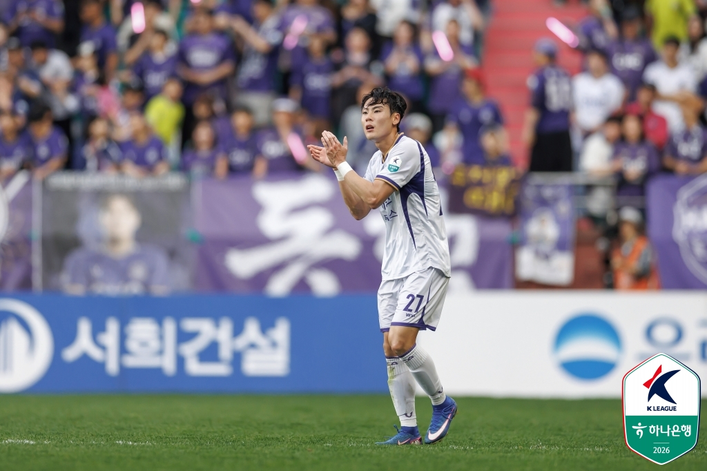 FC안양 최건주가 포항 스틸러스전 선제 결승골을 넣고 세리머니하고 있다. /사진=한국프로축구연맹 제공