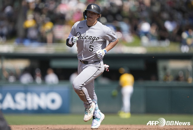시카고 화이트삭스 무라카미 무네타카가 19일 애슬레틱스전에서 솔로 홈런을 날리고 베이스를 돌고 있다. /AFPBBNews=뉴스1