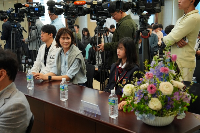 신혜인 씨가 16일 서울 프레스센터에서 열린 감독 취임식에 참석했다. /사진=우리카드 배구단 제공