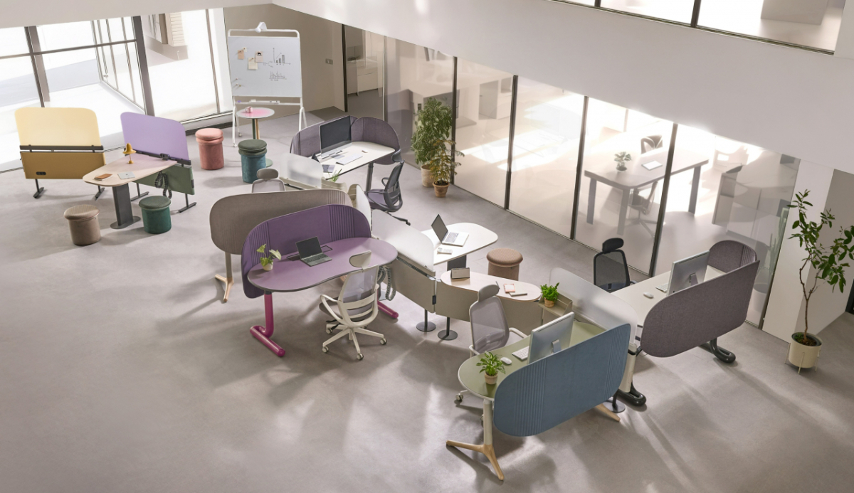 현대리바트 이모션 모션데스크와 스파인 등을 조합해 조성한 사무실의 모습. /사진제공=현대리바트