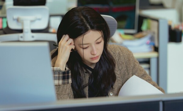 '모두가 자신의 무가치함과 싸우고 있다' 스틸 컷 / 사진=스튜디오 피닉스·SLL·스튜디오 플로우