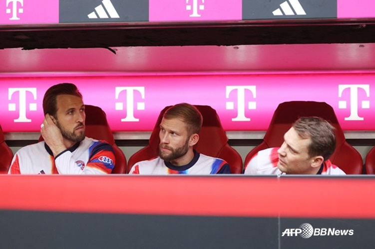 밴체서 경기를 지켜보는 해리 케인(가장 왼쪽). /AFPBBNews=뉴스1