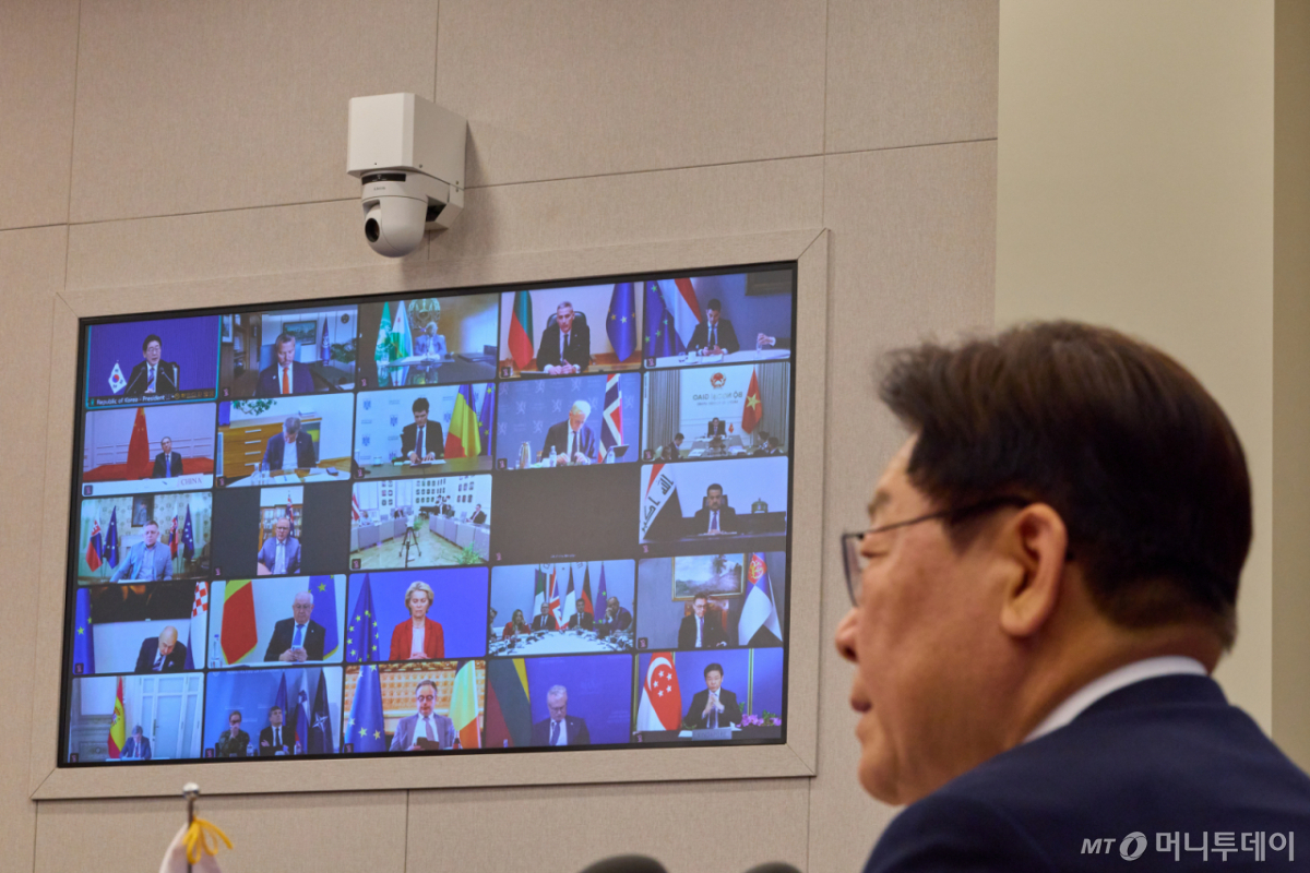 머니투데이 - 유가 하락에 '올인', 반나절 만에 1.6배 대박...'정보유출 됐나'