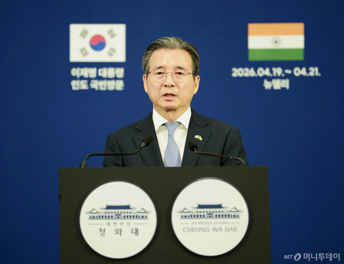 [뉴델리=뉴시스] 고범준 기자 = 김용범 정책실장이 20일(현지 시간) 인도 뉴델리 프레스센터 내 중앙기자실에서 인도 총리 오찬 및 한-인도 경제인 대화 관련 브리핑을 하고 있다. 2026.04.20. bjko@newsis.com /사진=고범준
