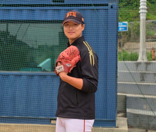 부산공고 곽도현이 17일 부산광역시 남구 대연동에 위치한 부산공고 운동장에서 포즈를 취하고 있다. /사진=김동윤 기자