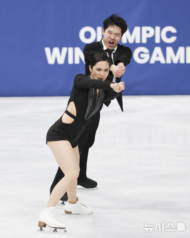 연기를 펼치는 권예(위)-임해나의 모습. /사진=뉴시스