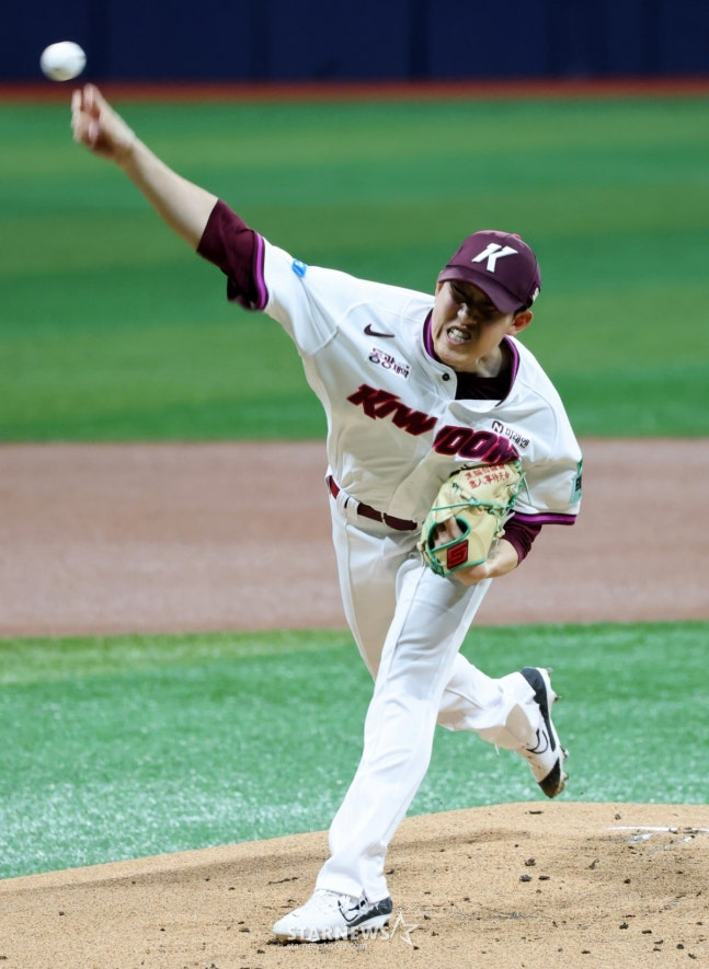 임시 선발로 나서 잘 던진 오석주. /사진=강영조 선임기자