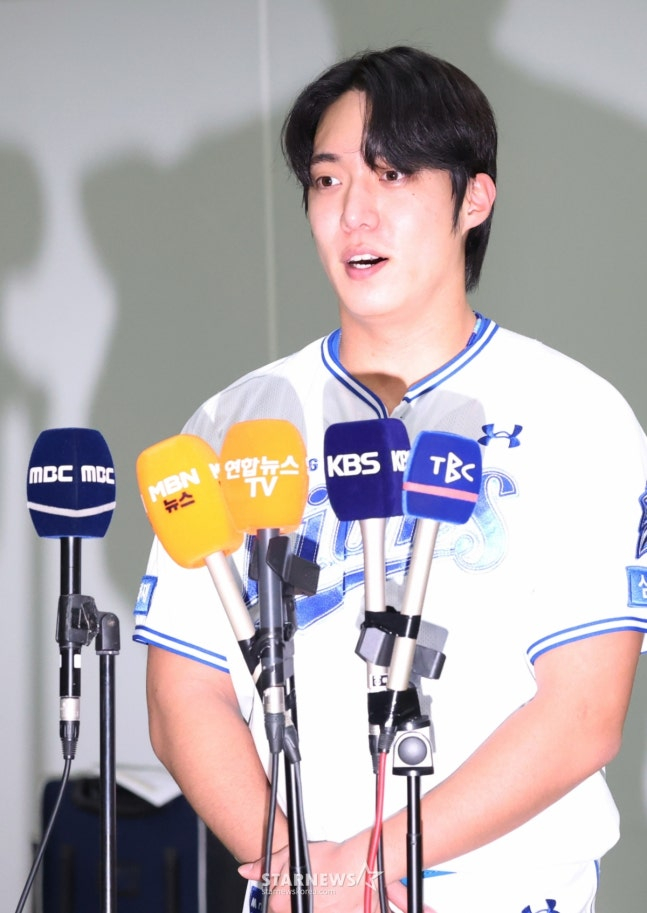 많은 관심을 모은 원태인의 모습. /사진=김진경 대기자