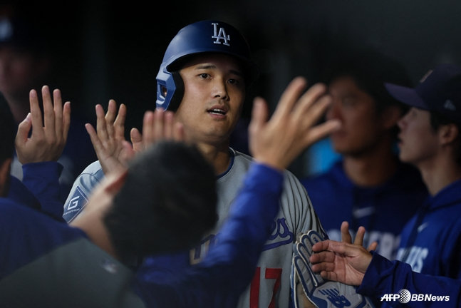 21일 콜로라도전에서 득점한 직후 오타니의 모습. /AFPBBNews=뉴스1