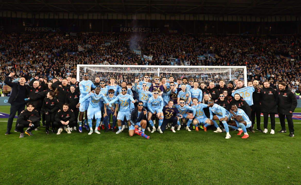 코번트리 시티 선수들이 우승 기쁨을 만끽하고 있다. /사진=코번트리 시티 공식 SNS 갈무리
