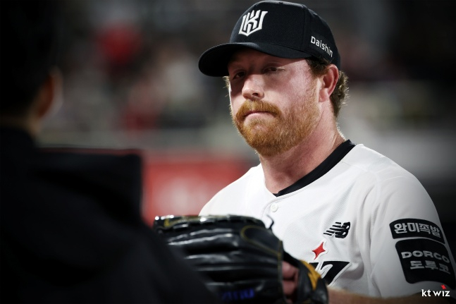 KT 외국인 투수 맷 사우어가 22일 수원 KIA전에서 역투했다. /사진=KT 위즈 제공