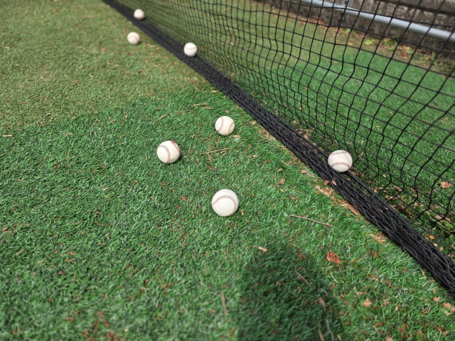 KT 위즈에서 유신고에 기부한 야구공은 곧바로 훈련에 쓰였다. /사진=김동윤 기자