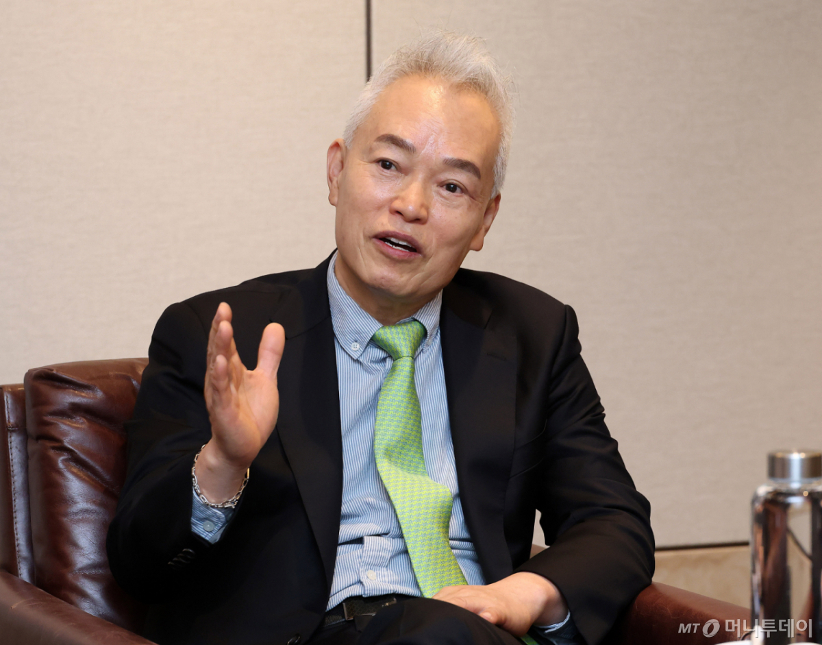 백용호 머니투데이 명예회장(글로벌코리아인사이츠 이사장)이 23일 영등포구 여의도동 콘래드 서울호텔에서 열린 '2026 키플랫폼'에 참석해 앤소니 킴 헤리티지재단 국제경제 선임연구원 및 국제협력매니저, 나일 가디너 헤리티지재단 마가렛 대처 자유 센터장과 대담을 하고 있다. /사진=김창현 기자 chmt@