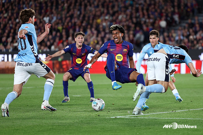 라민 야말(가운데)의 부상 장면. /AFPBBNews=뉴스1