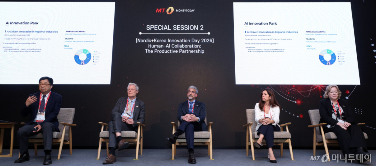양승준 울산과학기술원 인공지능대학원 교수(왼쪽 첫번째)가 23일 영등포구 콘래드 서울에서 머니투데이 주최로 진행된 '2026 키플랫폼' 특별세션2 '인간–AI 협력 시대, 우리는 무엇을 준비해야 하는가: 거버넌스, 역량, 신뢰' 패널토의에서 발언을 하고 있다. /사진=김창현 기자 chmt@