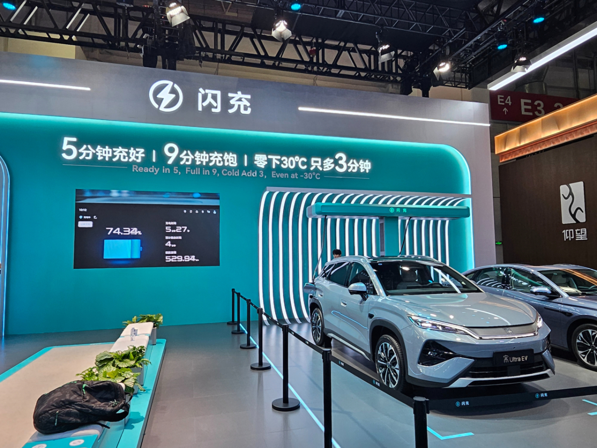   충전 인프라 전략을 전면에 내세운 중국 토종 브랜드 1위 BYD의 '샨충' 부스/사진=안정준 특파원