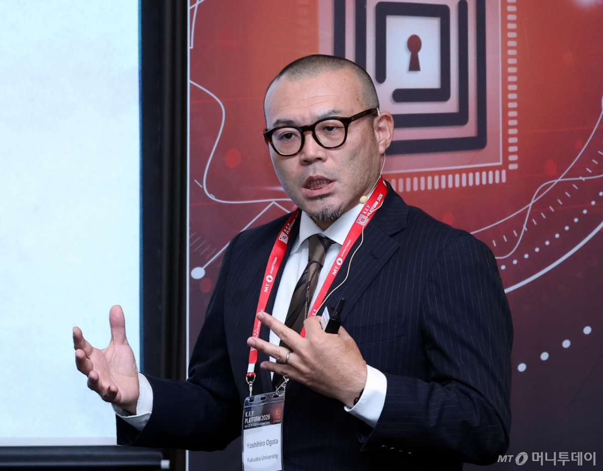 오가타 요시히로 후쿠오카대학교 교수가 23일 영등포구 콘래드 서울에서 머니투데이 주최로 진행된 '2026 키플랫폼' 특별세션3 '한일, 생존의 연대: 공동의 전략'에서 '협력인가 경쟁인가-한일관계의 전략적 선택'에 대해 발표하고 있다. /사진=김창현 기자 chmt@