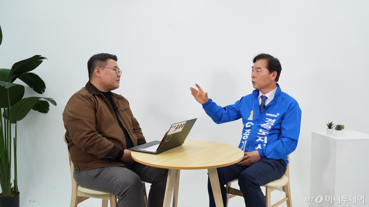 오중기 더불어민주당 경북지사 후보(오른쪽), 김도현 머니투데이 기자