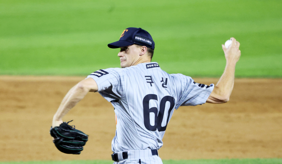 한화 이글스 마무리 투수 잭 쿠싱이 23일 잠실야구장에서 열린 2026 신한 SOL KBO리그 LG 트윈스와 방문경기에서 8회말 구원 등판해 역투하고 있다. /사진=강영조 선임기자