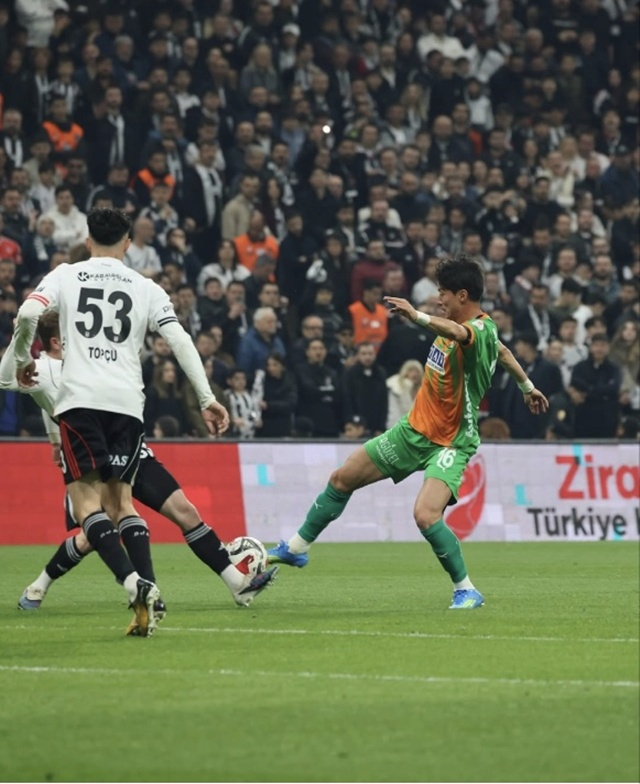 황의조(오른쪽). /사진=알란야스포르 SNS