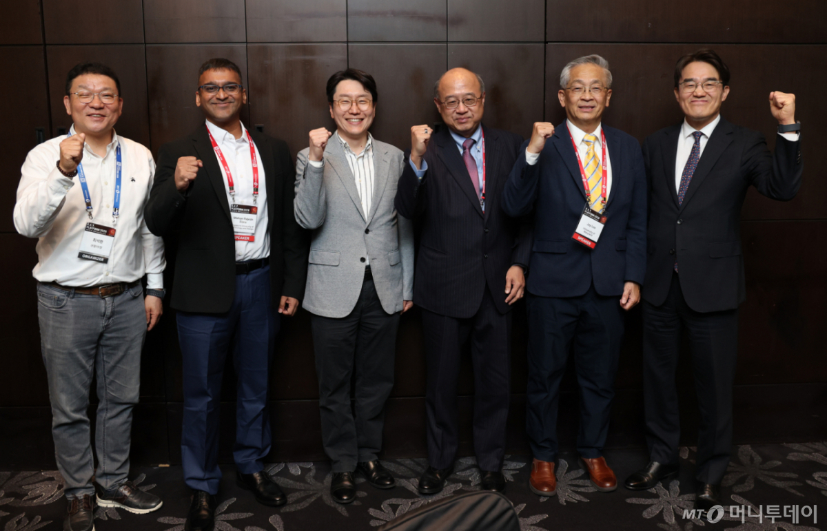 23일 영등포구 콘래드 서울에서 머니투데이 주최로 진행된 '2026 키플랫폼' 오찬 간담회. 왼쪽부터 최석환 산업1부장, 모한 라제쉬 엘라라 싱가포르 기술디자인대학교 교수, 임우형 LG AI 연구원장, 이밍 첸 싱가포르 난양공과대학교 교수, 제이 리 메릴랜드 대학교 플라크 석좌교수 및 산업 AI 센터장, 산업통상부 김성열 차관보. /사진=이기범 기자 leekb@