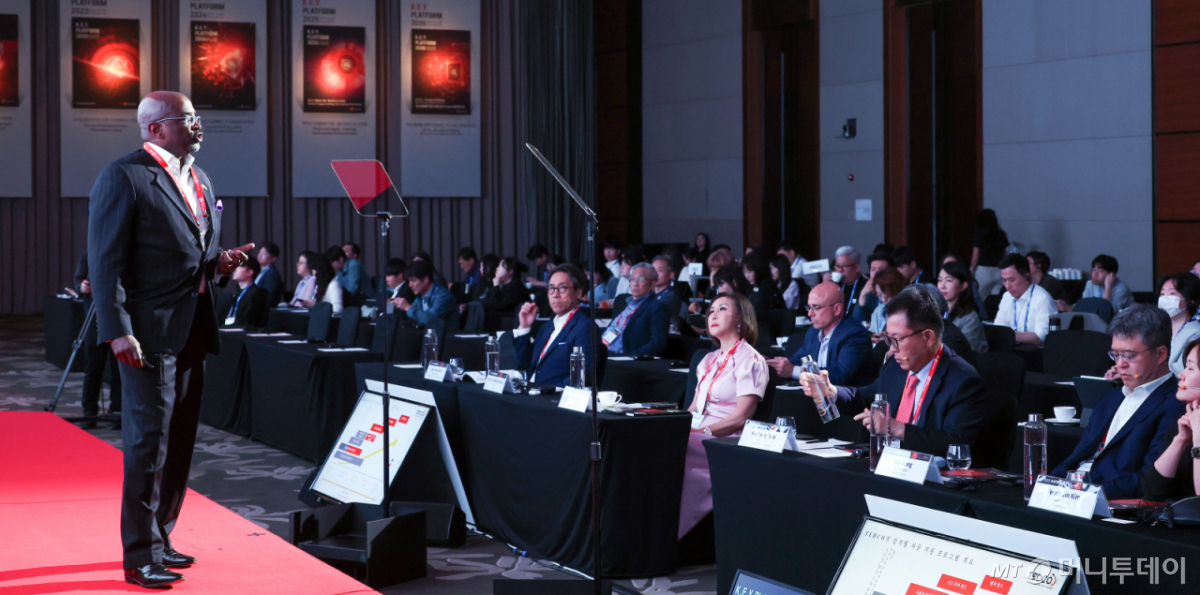 트로이 르메일-스토발 테드코대표가 24일 영등포구 콘래드 서울에서 머니투데이 주최로 진행된 '2026 키플랫폼' 총회2 '네이티브 AI의 등장: 바이오 혁신 생태계의 뉴패러다임'에서 '메릴랜드 주정부와 TEDCO의 혁신 생태계 전략적 지원: 바이오·헬스 산업을 중심으로'에 대해 발표하고 있다. /사진=김창현 기자 chmt@